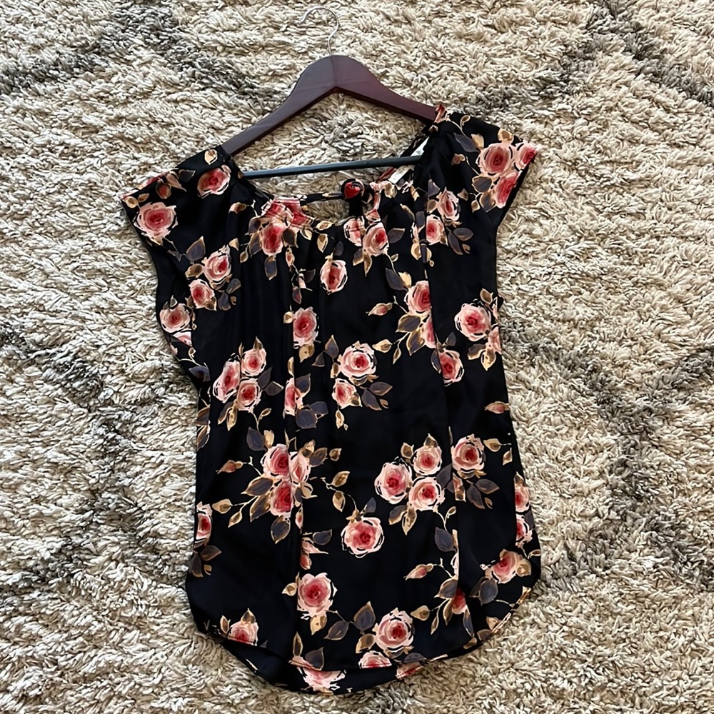 Lauren Conrad size medium floral shirt